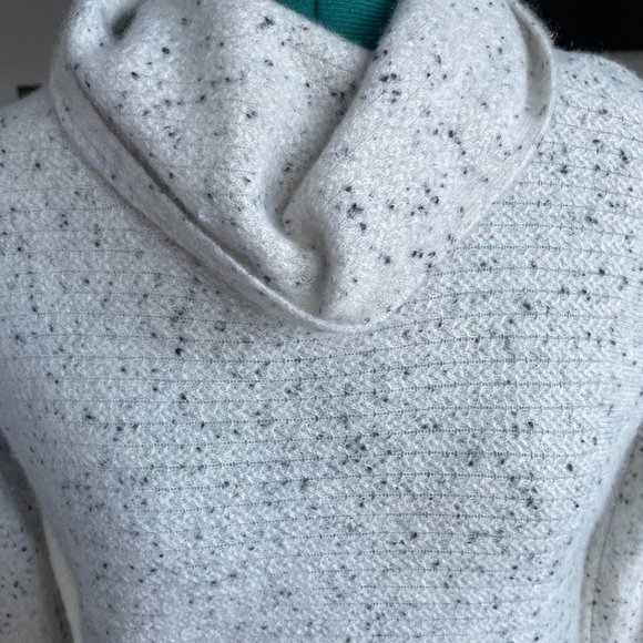 Cynthia Rowley 2 Ply Cashmere Sweater Size Medium - Picture 3 of 4